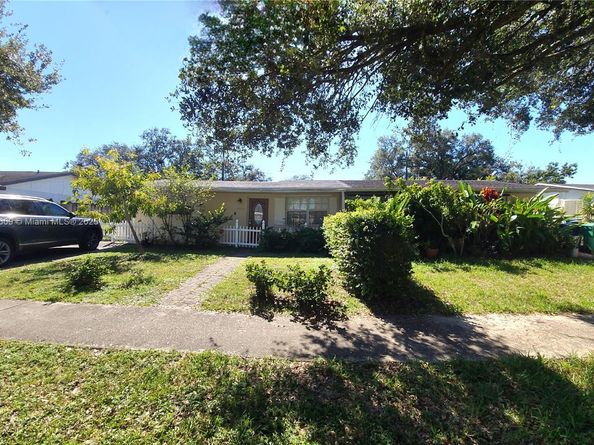 9426 SW 52nd St, Cooper City FL 33328