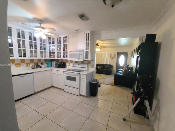 9426 SW 52nd St, Cooper City FL 33328