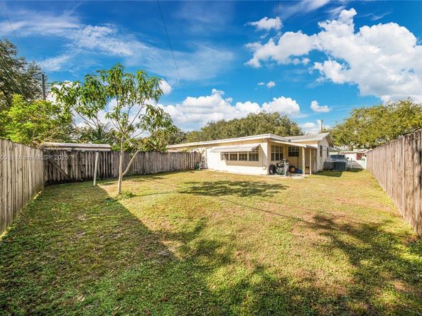 9426 SW 52nd St, Cooper City FL 33328