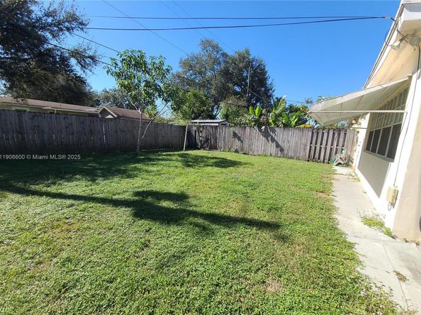 9426 SW 52nd St, Cooper City FL 33328