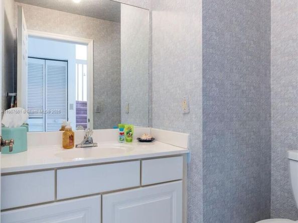 13950 Oak Ridge Dr, Davie FL 33325