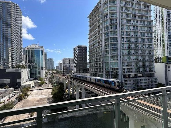 92 SW 3rd St 1105, Miami FL 33130