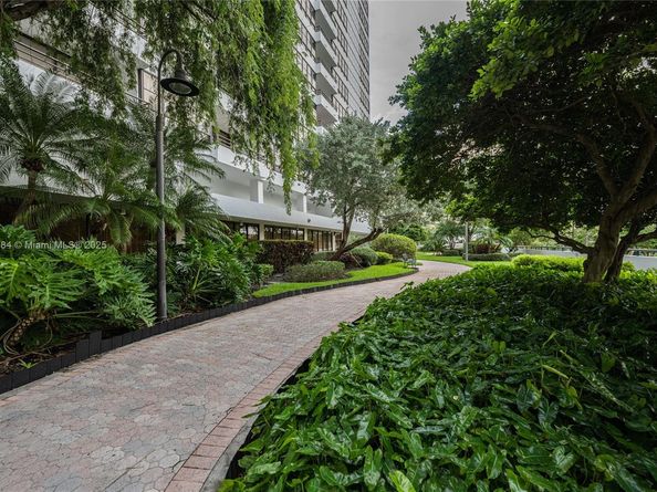 600 Three Islands Blvd 214, Hallandale Beach FL 33009