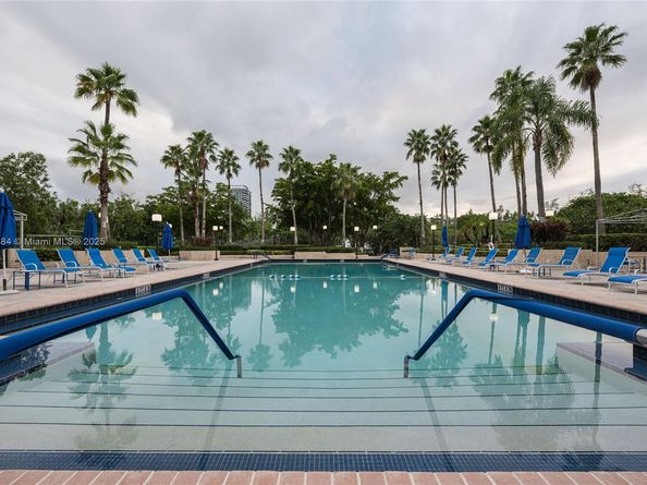 600 Three Islands Blvd 214, Hallandale Beach FL 33009