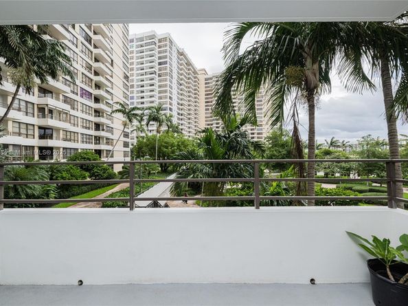 600 Three Islands Blvd 214, Hallandale Beach FL 33009