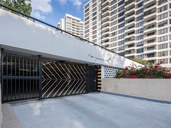 600 Three Islands Blvd 214, Hallandale Beach FL 33009