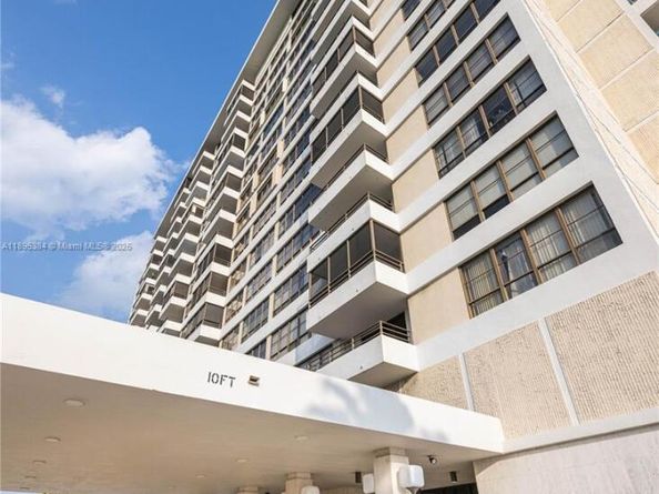 600 Three Islands Blvd 214, Hallandale Beach FL 33009