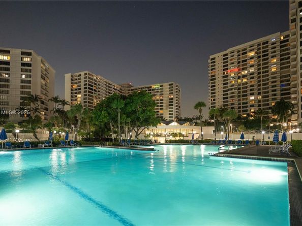 600 Three Islands Blvd 214, Hallandale Beach FL 33009