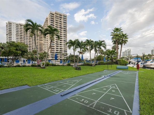 600 Three Islands Blvd 214, Hallandale Beach FL 33009