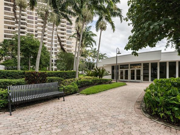 600 Three Islands Blvd 214, Hallandale Beach FL 33009