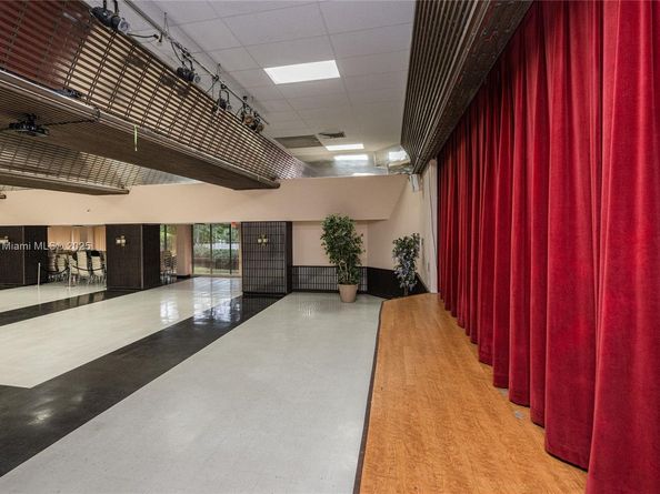 600 Three Islands Blvd 214, Hallandale Beach FL 33009