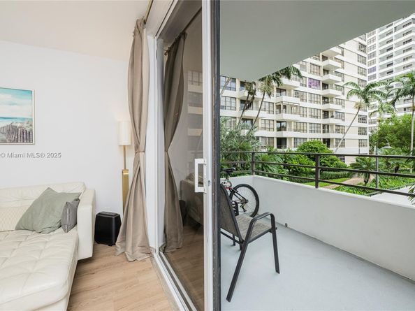 600 Three Islands Blvd 214, Hallandale Beach FL 33009