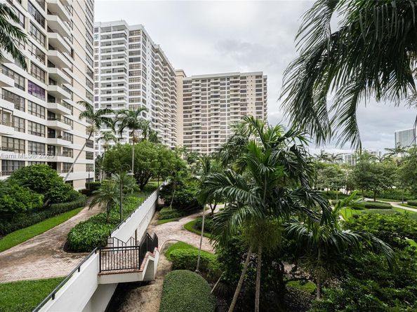 600 Three Islands Blvd 214, Hallandale Beach FL 33009