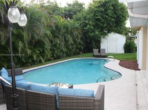 743 SE 10th Ter, Deerfield Beach FL 33441