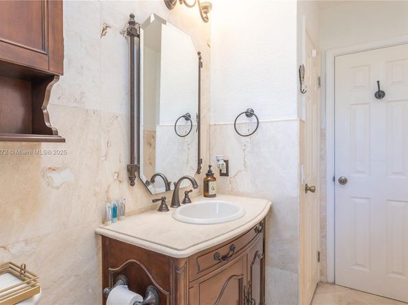 743 SE 10th Ter, Deerfield Beach FL 33441