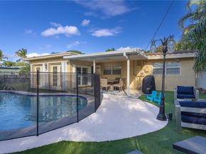 743 SE 10th Ter, Deerfield Beach FL 33441