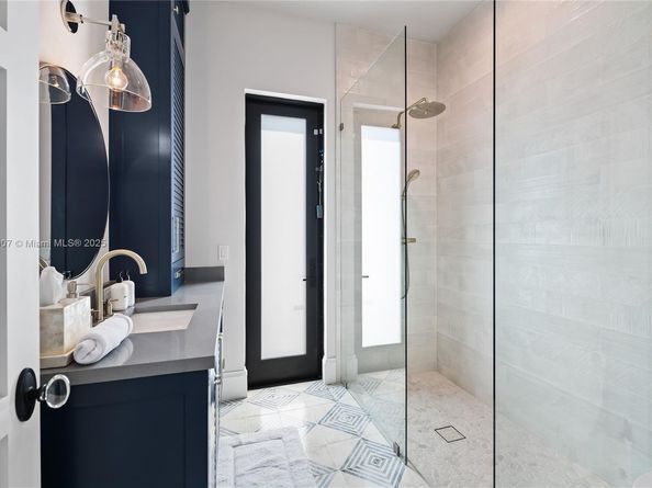 319 Coconut Isle Dr, Fort Lauderdale FL 33301