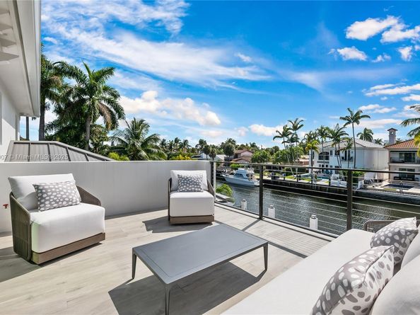 319 Coconut Isle Dr, Fort Lauderdale FL 33301