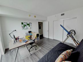 325 S Biscayne Blvd 3414, Miami FL 33131
