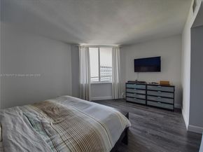 325 S Biscayne Blvd 3414, Miami FL 33131