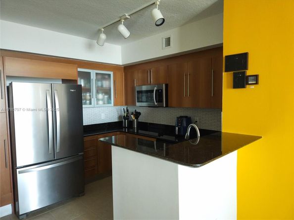 325 S Biscayne Blvd 3414, Miami FL 33131