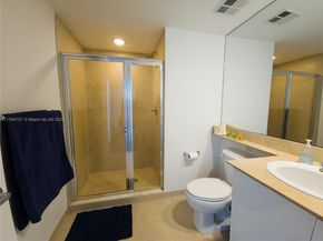 325 S Biscayne Blvd 3414, Miami FL 33131