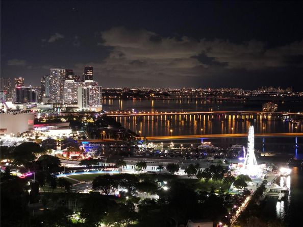 325 S Biscayne Blvd 3414, Miami FL 33131