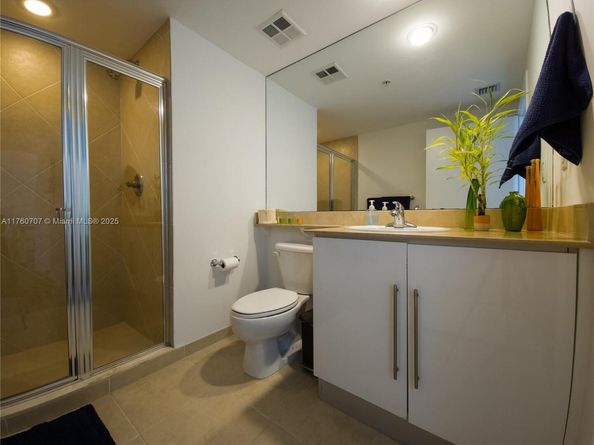 325 S Biscayne Blvd 3414, Miami FL 33131