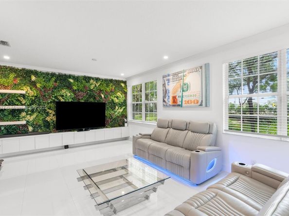 10548 NW 56th Dr, Coral Springs FL 33076