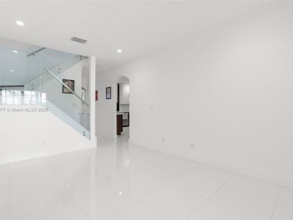 10548 NW 56th Dr, Coral Springs FL 33076