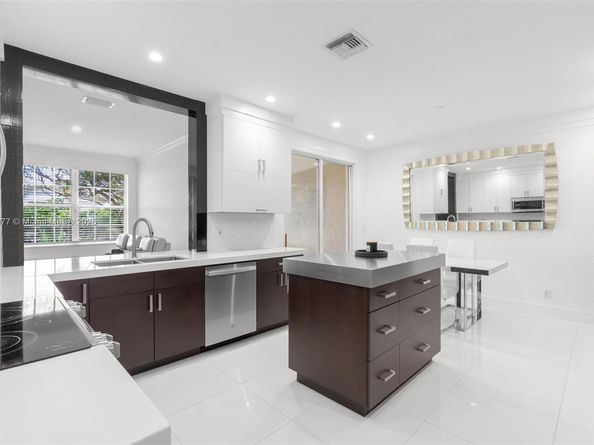 10548 NW 56th Dr, Coral Springs FL 33076