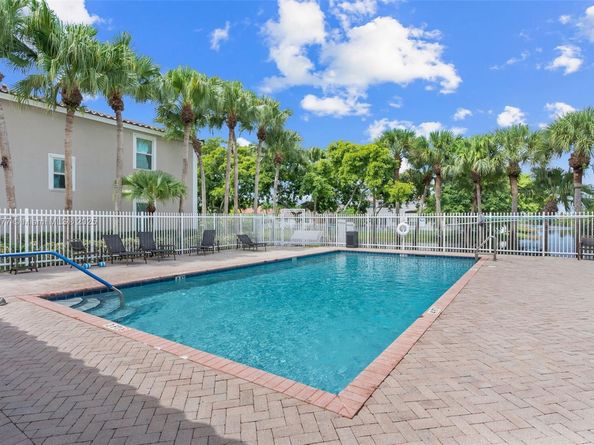 10548 NW 56th Dr, Coral Springs FL 33076