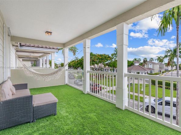 10548 NW 56th Dr, Coral Springs FL 33076