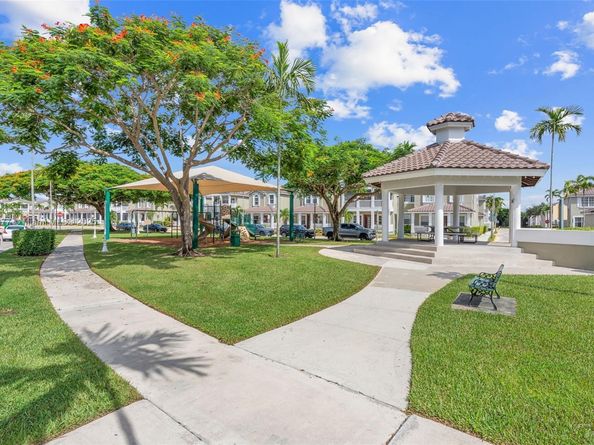 10548 NW 56th Dr, Coral Springs FL 33076