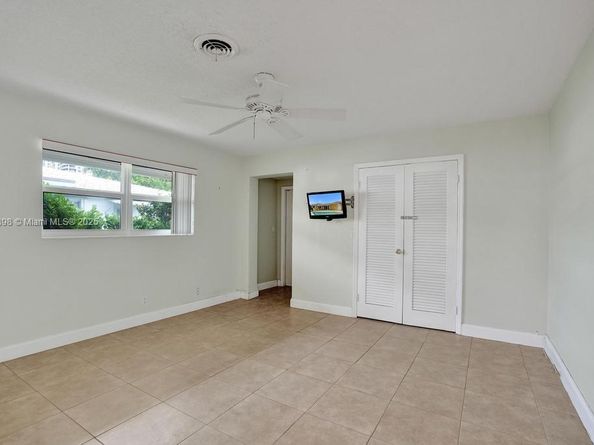 1221 Singer Dr, Singer Island FL 33404