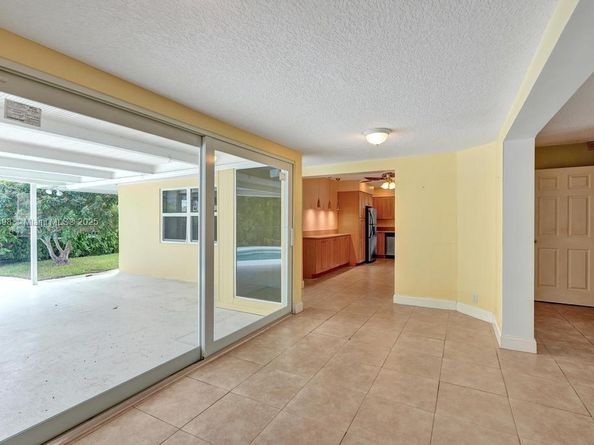 1221 Singer Dr, Singer Island FL 33404