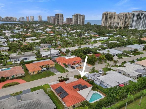1221 Singer Dr, Singer Island FL 33404