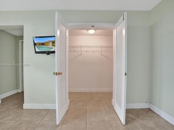 1221 Singer Dr, Singer Island FL 33404