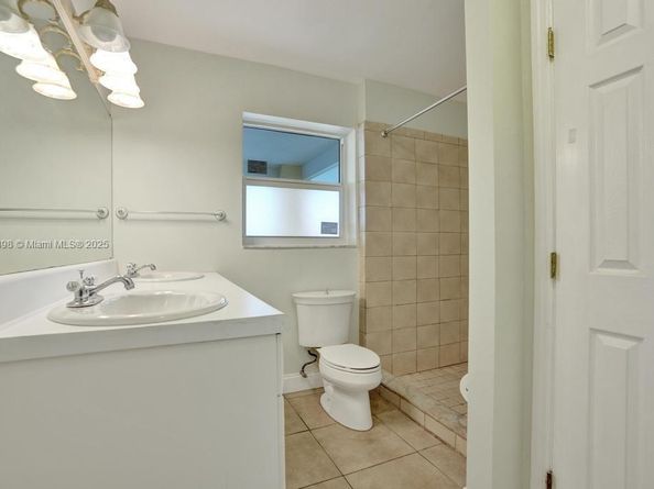 1221 Singer Dr, Singer Island FL 33404