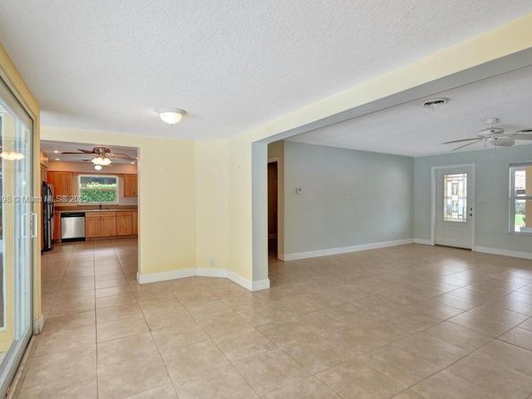 1221 Singer Dr, Singer Island FL 33404