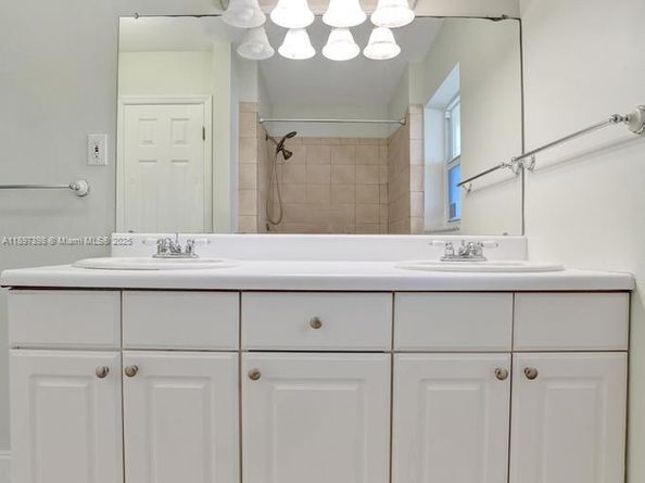 1221 Singer Dr, Singer Island FL 33404