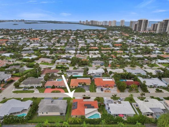 1221 Singer Dr, Singer Island FL 33404