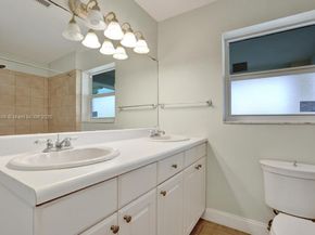 1221 Singer Dr, Singer Island FL 33404