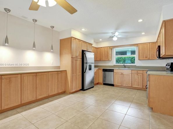 1221 Singer Dr, Singer Island FL 33404