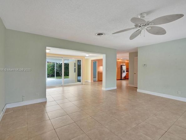 1221 Singer Dr, Singer Island FL 33404
