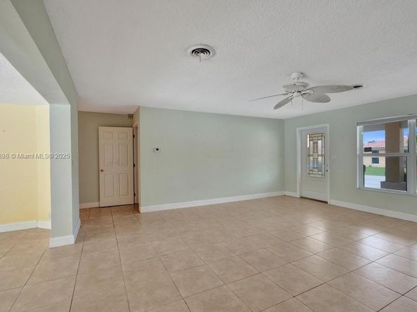 1221 Singer Dr, Singer Island FL 33404