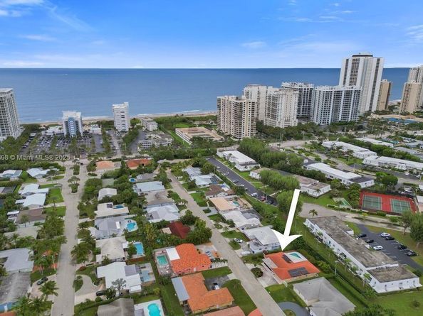 1221 Singer Dr, Singer Island FL 33404