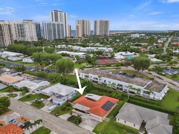 1221 Singer Dr, Singer Island FL 33404
