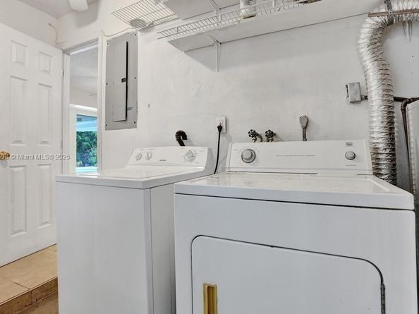 1221 Singer Dr, Singer Island FL 33404
