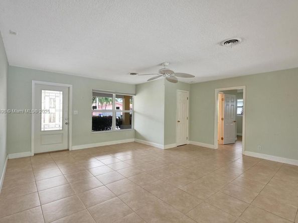 1221 Singer Dr, Singer Island FL 33404